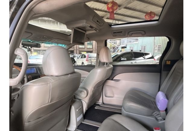 【堅持實車實價 車況透明】3.5全景天窗 HID頭燈 恆溫空調 駕駛座電動調整  第13張相片