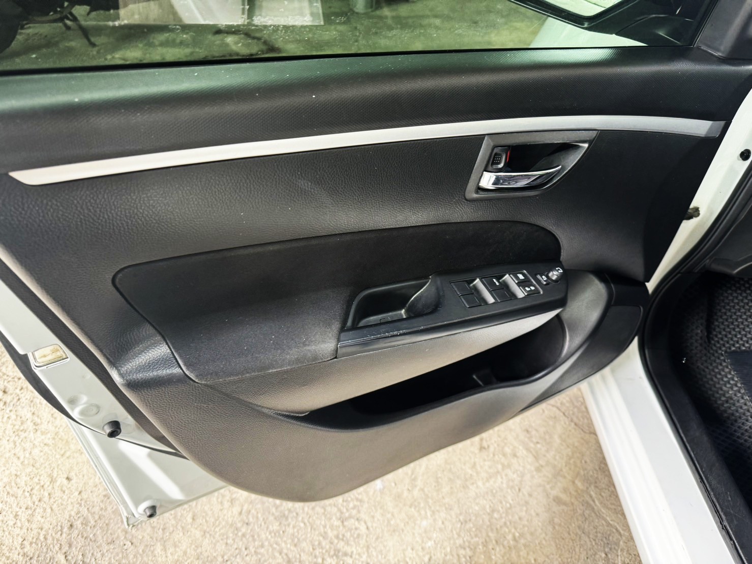 2012年 SUZUKI SWIFT 1.4  第6張相片