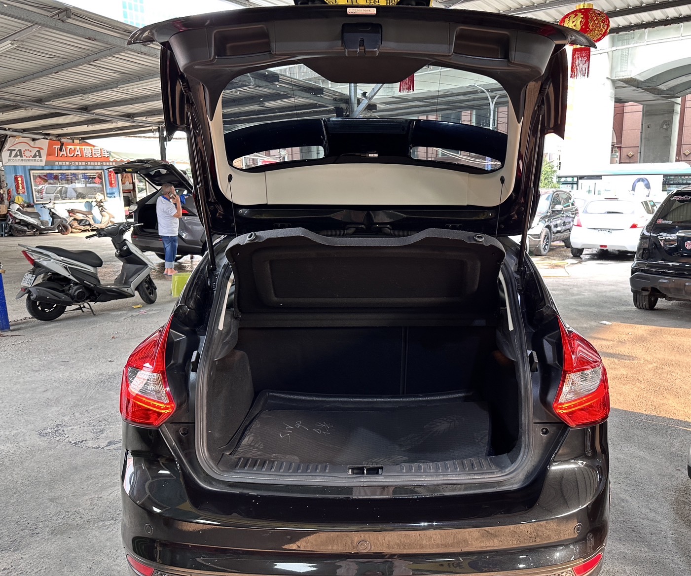 2014年Ford Focus 5D 2.0柴油  第6張相片
