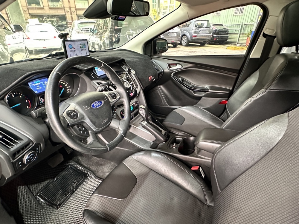 2014年Ford Focus 5D 2.0柴油  第8張相片