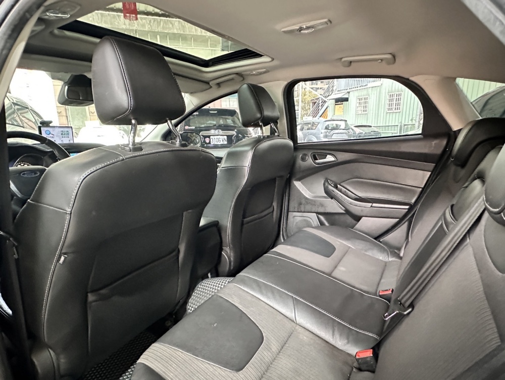 2014年Ford Focus 5D 2.0柴油  第9張相片