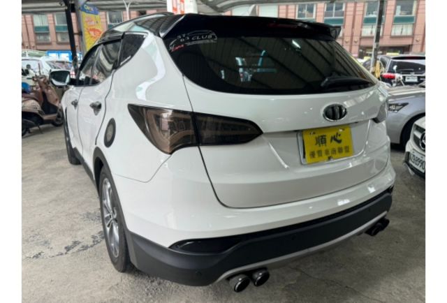 【堅持實車實價 車況透明】柴油 全景天窗 HID頭燈 駕駛座電動調整 倒車顯影  第3張相片