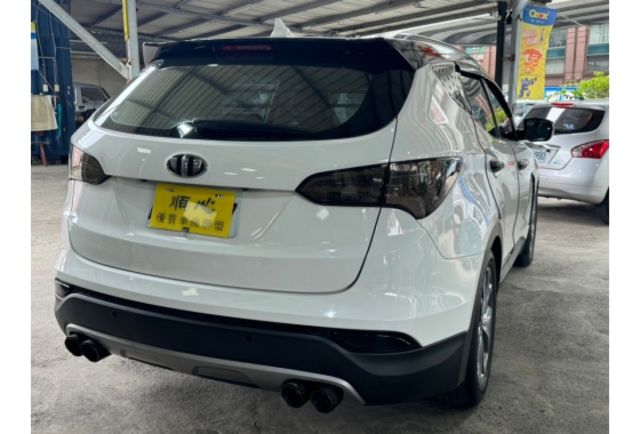 【堅持實車實價 車況透明】柴油 全景天窗 HID頭燈 駕駛座電動調整 倒車顯影  第4張相片