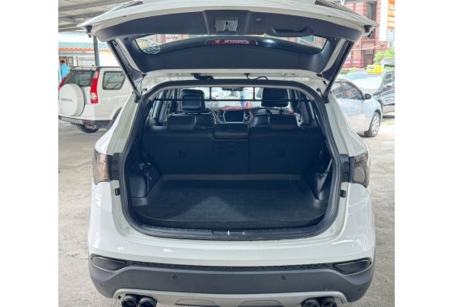 【堅持實車實價 車況透明】柴油 全景天窗 HID頭燈 駕駛座電動調整 倒車顯影  第5張相片