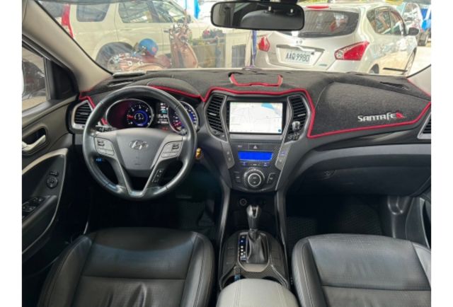 【堅持實車實價 車況透明】柴油 全景天窗 HID頭燈 駕駛座電動調整 倒車顯影  第8張相片