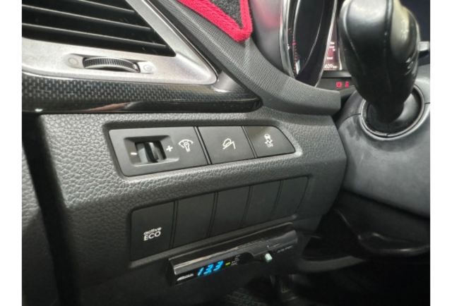 【堅持實車實價 車況透明】柴油 全景天窗 HID頭燈 駕駛座電動調整 倒車顯影  第11張相片