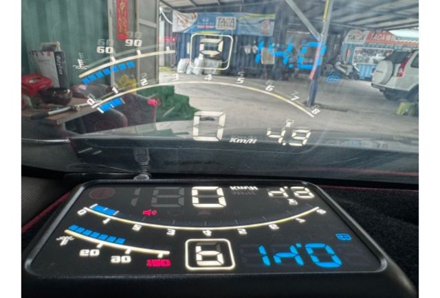 【堅持實車實價 車況透明】柴油 全景天窗 HID頭燈 駕駛座電動調整 倒車顯影  第12張相片