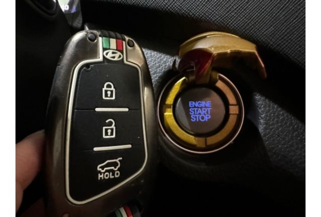 【堅持實車實價 車況透明】柴油 全景天窗 HID頭燈 駕駛座電動調整 倒車顯影  第13張相片