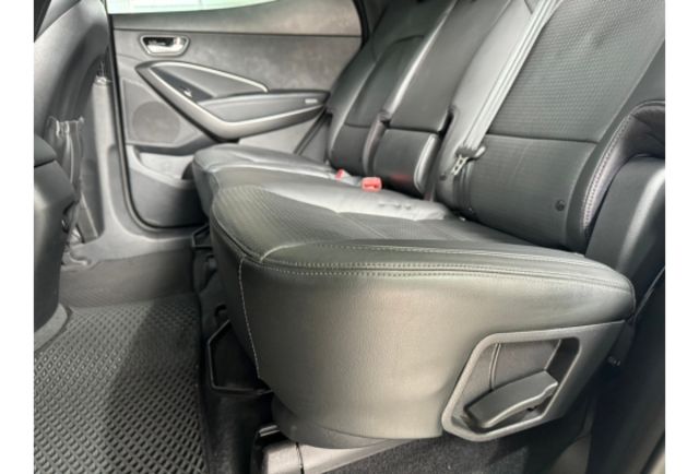 【堅持實車實價 車況透明】柴油 全景天窗 HID頭燈 駕駛座電動調整 倒車顯影  第19張相片