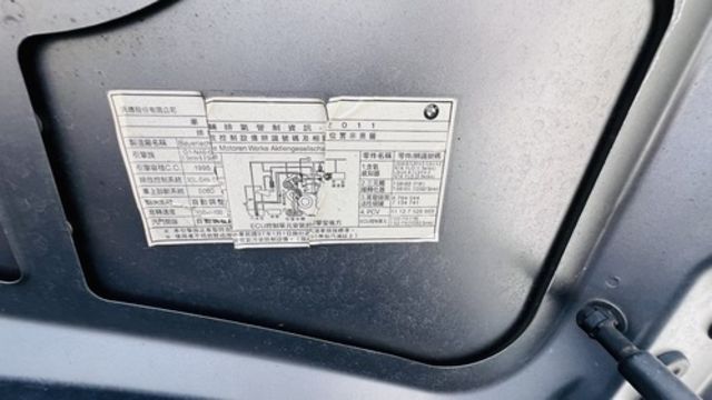 BMW寶馬 320I SEDAN ZA  第8張相片