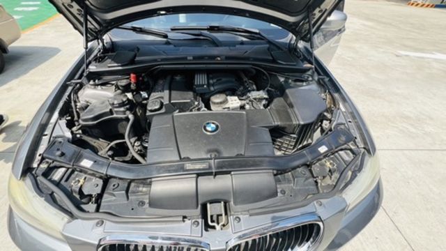 BMW寶馬 320I SEDAN ZA  第9張相片