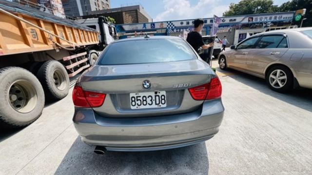 BMW寶馬 320I SEDAN ZA  第10張相片