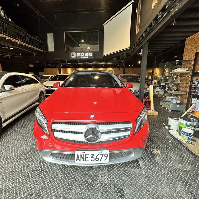 M-BENZ賓士 GLA200  第3張相片