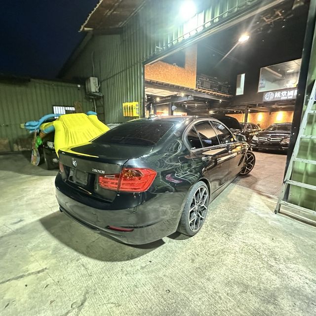BMW寶馬 320I LCI  第2張相片