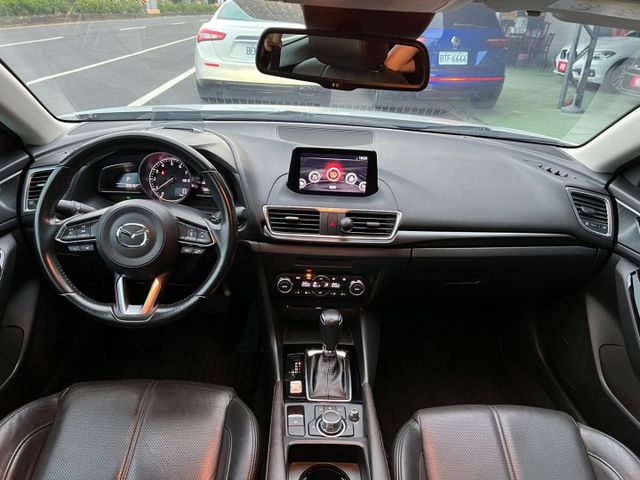 MAZDA3 旗艦版 BOSE音響.電動椅.抬頭顯示器.電子手煞.盲點.摸門解鎖等配備 屏東中古車推薦：汶松國際汽車  第6張相片