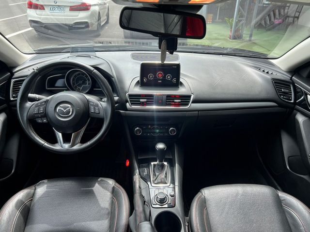 MAZDA3 4D 頂級版 實跑保證 摸門免鑰匙 天窗 抬頭顯示器 盲點等配備 屏東中古車推薦：汶松國際汽車  第7張相片