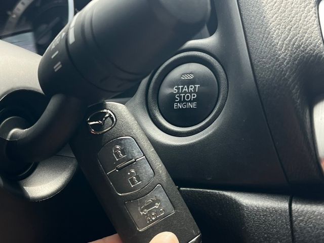 MAZDA3 4D 頂級版 實跑保證 摸門免鑰匙 天窗 抬頭顯示器 盲點等配備 屏東中古車推薦：汶松國際汽車  第16張相片