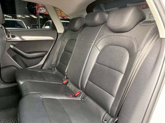 Q3 TFSI HID頭燈 換檔撥片 倒車顯影 電動座椅 恆溫空調 多功能觸碰螢幕 屏東進口車推薦：汶松國際汽車  第8張相片