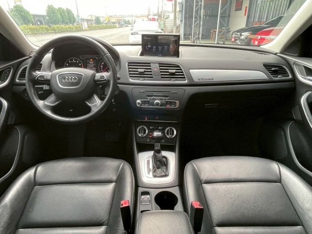 Q3 TFSI HID頭燈 換檔撥片 倒車顯影 電動座椅 恆溫空調 多功能觸碰螢幕 屏東進口車推薦：汶松國際汽車  第9張相片