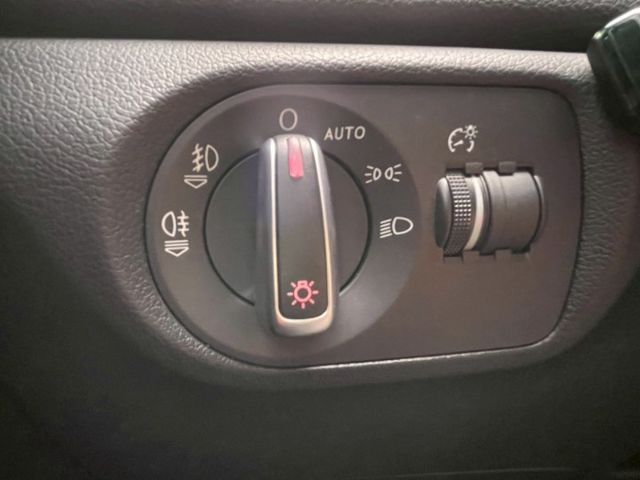 Q3 TFSI HID頭燈 換檔撥片 倒車顯影 電動座椅 恆溫空調 多功能觸碰螢幕 屏東進口車推薦：汶松國際汽車  第12張相片