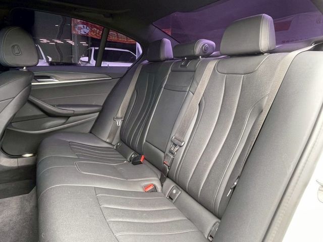 G30 530I 摸門解鎖 盲點偵測 定速跟車 Apple Carplay 電動尾門 天窗 屏東進口車推薦：汶松國際  第9張相片