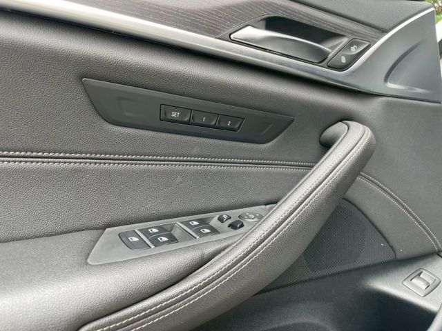 G30 530I 摸門解鎖 盲點偵測 定速跟車 Apple Carplay 電動尾門 天窗 屏東進口車推薦：汶松國際  第14張相片