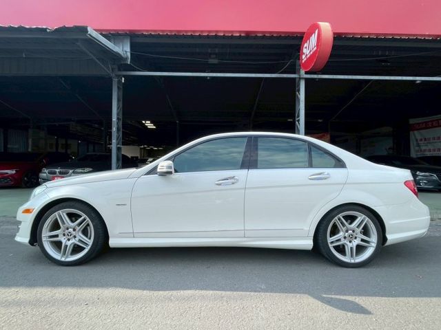 w204 c250 AMG總代理 原版件 HK音響 免鑰匙啟動 天窗 等配備 屏東中古車推薦：汶松國際汽車  第2張相片