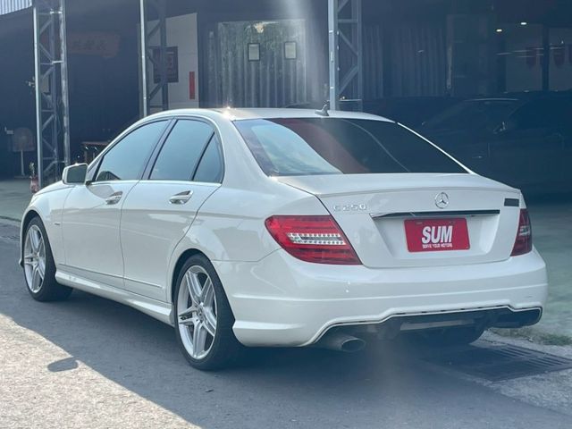 w204 c250 AMG總代理 原版件 HK音響 免鑰匙啟動 天窗 等配備 屏東中古車推薦：汶松國際汽車  第3張相片