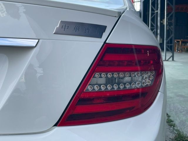 w204 c250 AMG總代理 原版件 HK音響 免鑰匙啟動 天窗 等配備 屏東中古車推薦：汶松國際汽車  第5張相片
