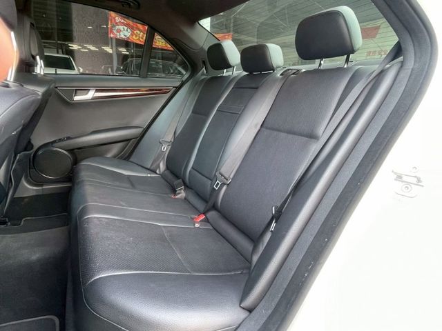 w204 c250 AMG總代理 原版件 HK音響 免鑰匙啟動 天窗 等配備 屏東中古車推薦：汶松國際汽車  第7張相片