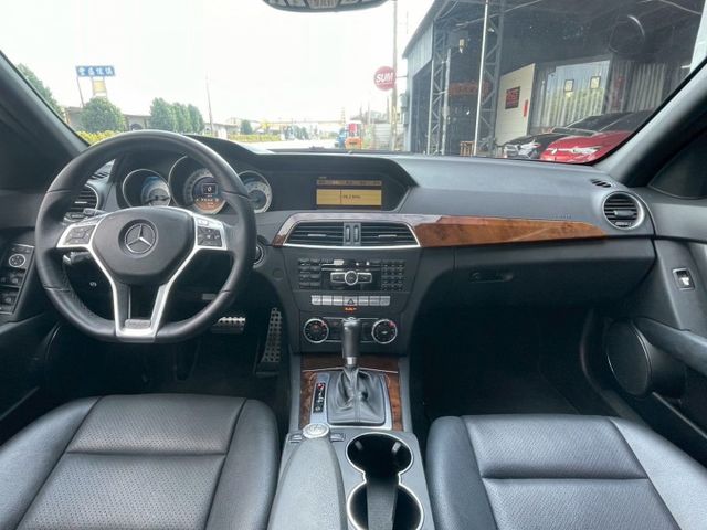 w204 c250 AMG總代理 原版件 HK音響 免鑰匙啟動 天窗 等配備 屏東中古車推薦：汶松國際汽車  第8張相片