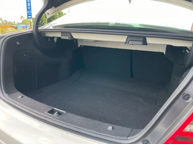 w204 c250 AMG總代理 原版件 HK音響 免鑰匙啟動 天窗 等配備 屏東中古車推薦：汶松國際汽車  第20張相片