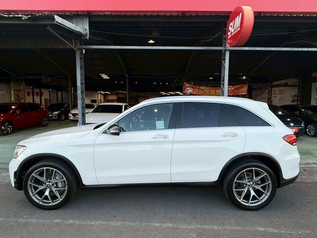 GLC300 AMG 盲點 抬頭顯示器 全景天窗 電尾門等配備 屏東進口車推薦：汶松國際汽車  第2張相片