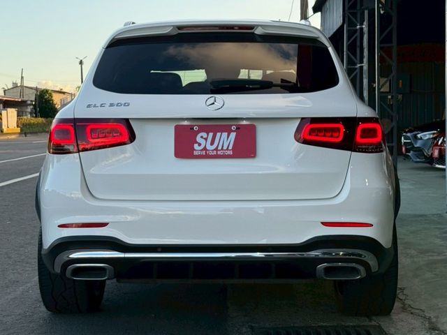 GLC300 AMG 盲點 抬頭顯示器 全景天窗 電尾門等配備 屏東進口車推薦：汶松國際汽車  第5張相片