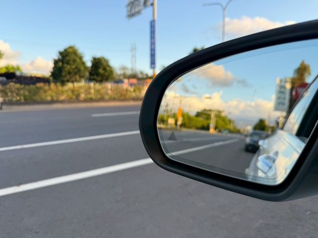 GLC300 AMG 盲點 抬頭顯示器 全景天窗 電尾門等配備 屏東進口車推薦：汶松國際汽車  第7張相片