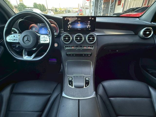 GLC300 AMG 盲點 抬頭顯示器 全景天窗 電尾門等配備 屏東進口車推薦：汶松國際汽車  第11張相片