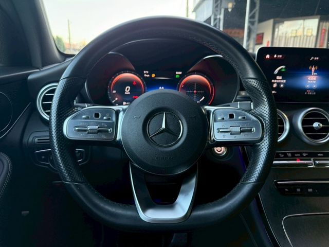 GLC300 AMG 盲點 抬頭顯示器 全景天窗 電尾門等配備 屏東進口車推薦：汶松國際汽車  第12張相片