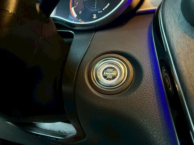 GLC300 AMG 盲點 抬頭顯示器 全景天窗 電尾門等配備 屏東進口車推薦：汶松國際汽車  第15張相片