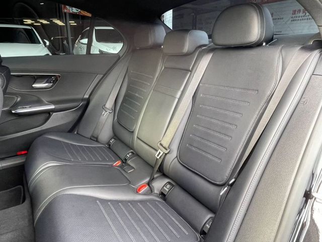 w206 C300 AMG夜色套件 原鈑件 電尾門 64色氛圍燈 盲點 環景等配備 屏東進口車推薦：汶松國際汽車  第11張相片
