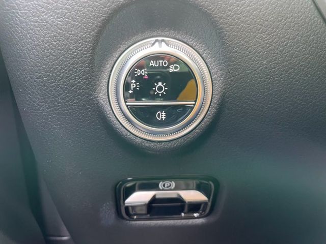 w206 C300 AMG夜色套件 原鈑件 電尾門 64色氛圍燈 盲點 環景等配備 屏東進口車推薦：汶松國際汽車  第14張相片
