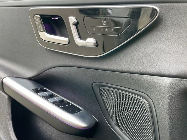 w206 C300 AMG夜色套件 原鈑件 電尾門 64色氛圍燈 盲點 環景等配備 屏東進口車推薦：汶松國際汽車  第16張相片