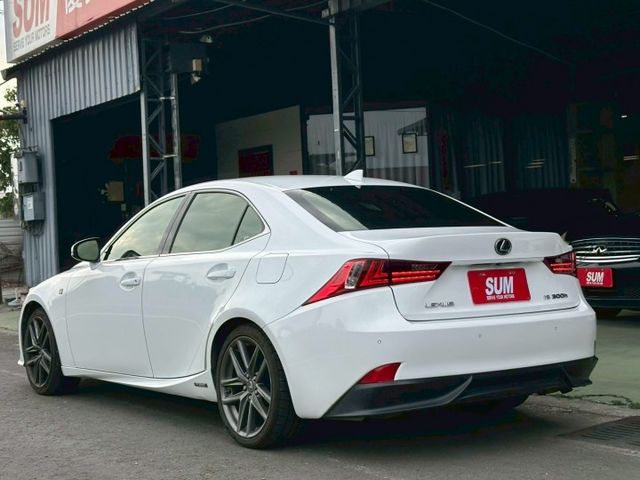 F-Sport Navi 馬克萊文森音響｜電動天窗｜LED光感應頭燈｜紅色皮椅等配備 屏東中古車推薦：汶松國際汽車  第3張相片