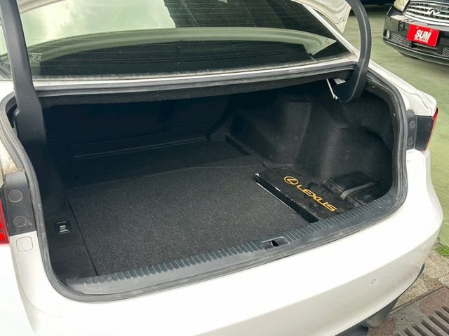 F-Sport Navi 馬克萊文森音響｜電動天窗｜LED光感應頭燈｜紅色皮椅等配備 屏東中古車推薦：汶松國際汽車  第5張相片