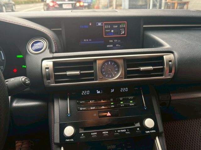 F-Sport Navi 馬克萊文森音響｜電動天窗｜LED光感應頭燈｜紅色皮椅等配備 屏東中古車推薦：汶松國際汽車  第12張相片