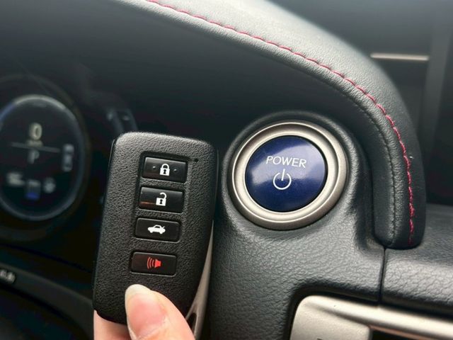 F-Sport Navi 馬克萊文森音響｜電動天窗｜LED光感應頭燈｜紅色皮椅等配備 屏東中古車推薦：汶松國際汽車  第15張相片