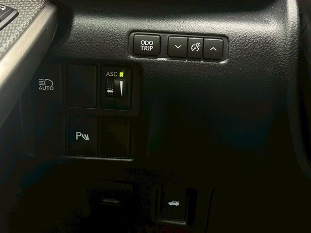 F-Sport Navi 馬克萊文森音響｜電動天窗｜LED光感應頭燈｜紅色皮椅等配備 屏東中古車推薦：汶松國際汽車  第19張相片