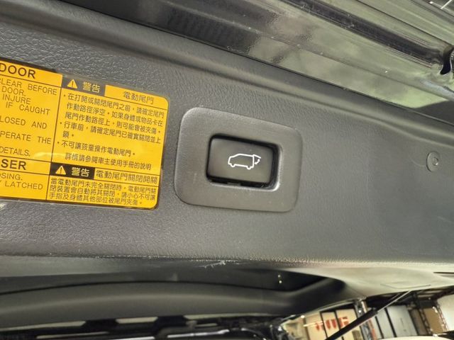 全車黑化 制動升級 蒙娜麗莎套件 流水一線尾燈 改裝鋁圈 避震器 卡鉗 屏東中古車推薦：汶松國際汽車  第4張相片
