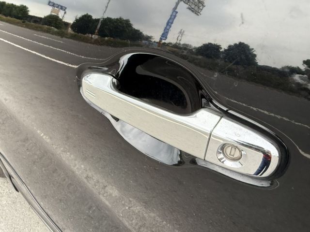全車黑化 制動升級 蒙娜麗莎套件 流水一線尾燈 改裝鋁圈 避震器 卡鉗 屏東中古車推薦：汶松國際汽車  第5張相片