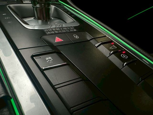 718 CAYMAN 里程保證可認證 跑車計時套件 電動升降尾翼 20吋鋁圈 改裝音響  屏東進口車推薦：汶松國際汽車  第14張相片
