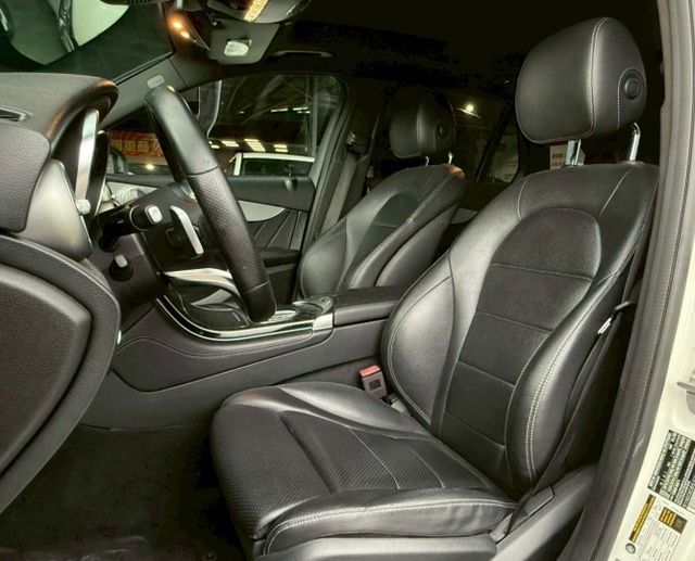 GLC300 AMG 認證車 全景天窗 柏林之音 盲點偵測 360環景等配備 屏東進口車推薦：汶松國際汽車  第11張相片